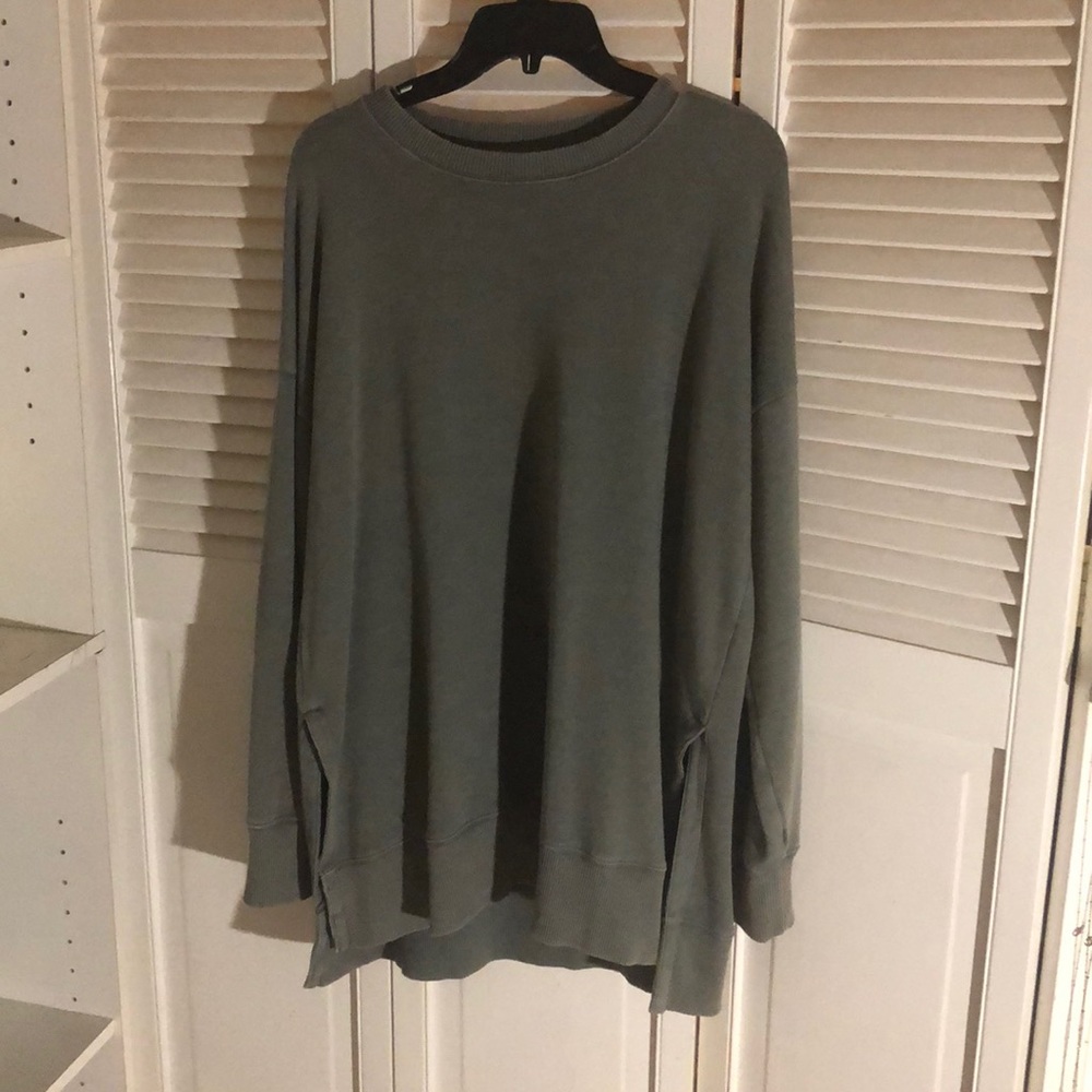 Aerie pullover 👑sold on different app👑